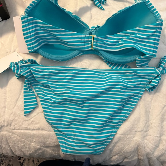 Bikini - Picture 2 of 4